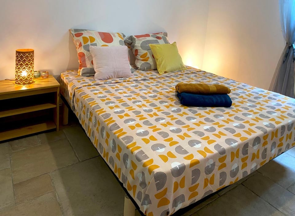 Bed, Photo of the whole room, Bedroom, towels