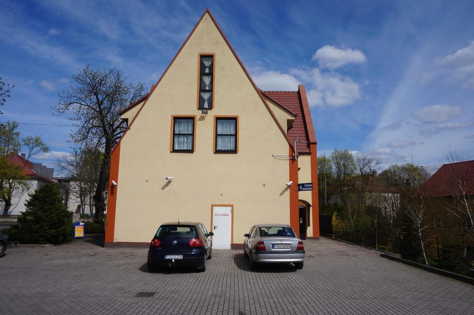 Property building, Facade/entrance, Solarium, Parking