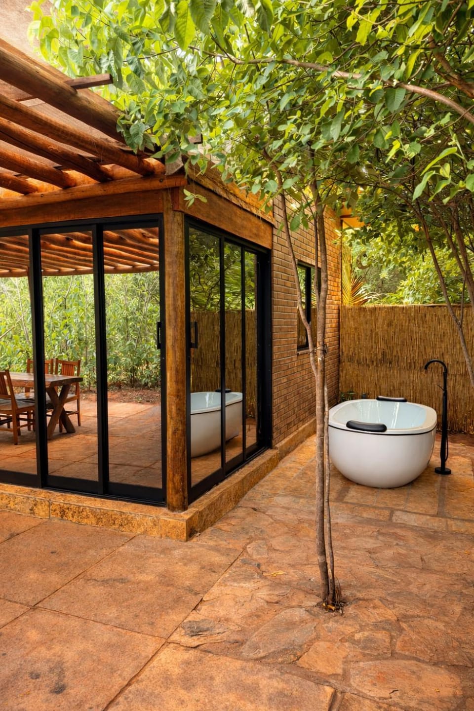 Patio, Day, Natural landscape, Garden, Bathroom, Garden view