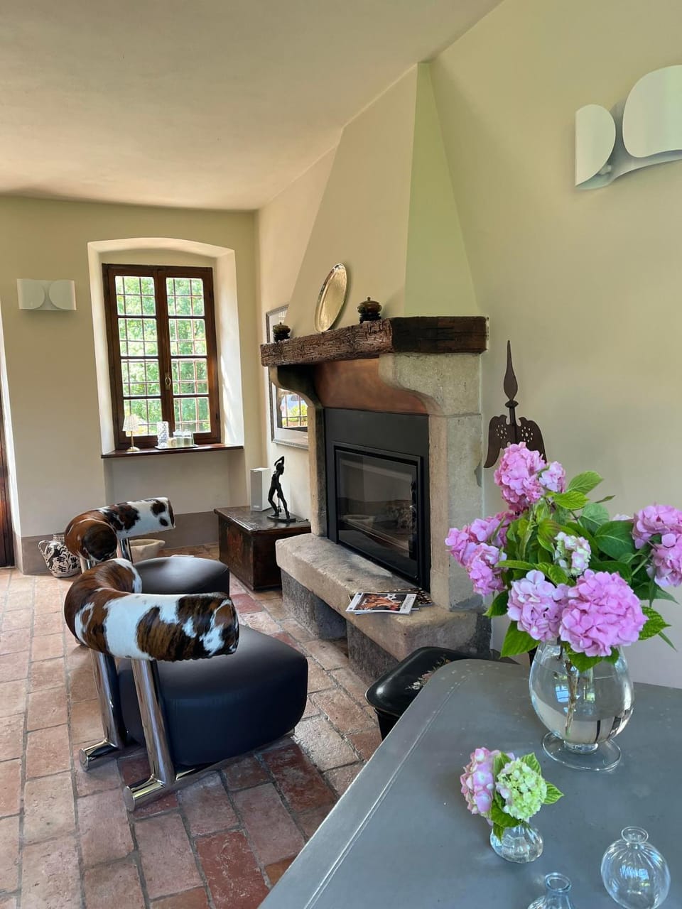 fireplace, Internal: Not applicable to any particular room