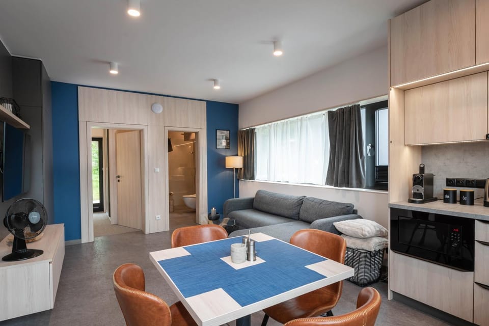 Coffee/tea facilities, Kitchen or kitchenette, Living room, Dining area, kitchen