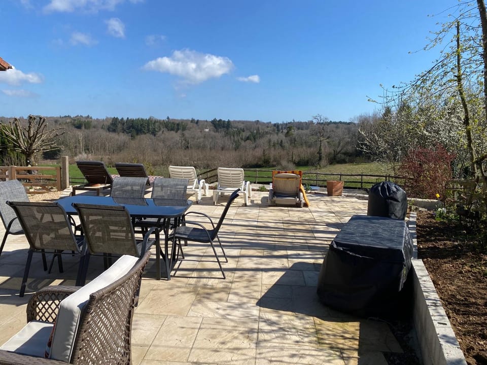 Patio, Natural landscape, BBQ facilities, View (from property/room), Balcony/Terrace, Dining area, Guests, Garden view, Landmark view, Location