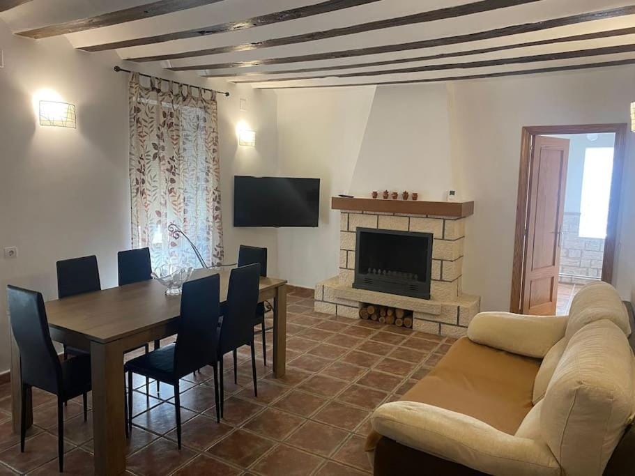 Agradable casa con chimenea interior y barbacoa. House in La Mancha