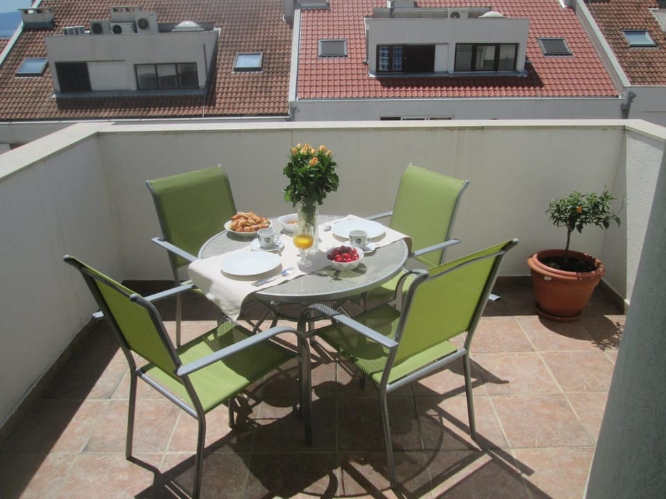 Balcony/Terrace, Sea view, Street view