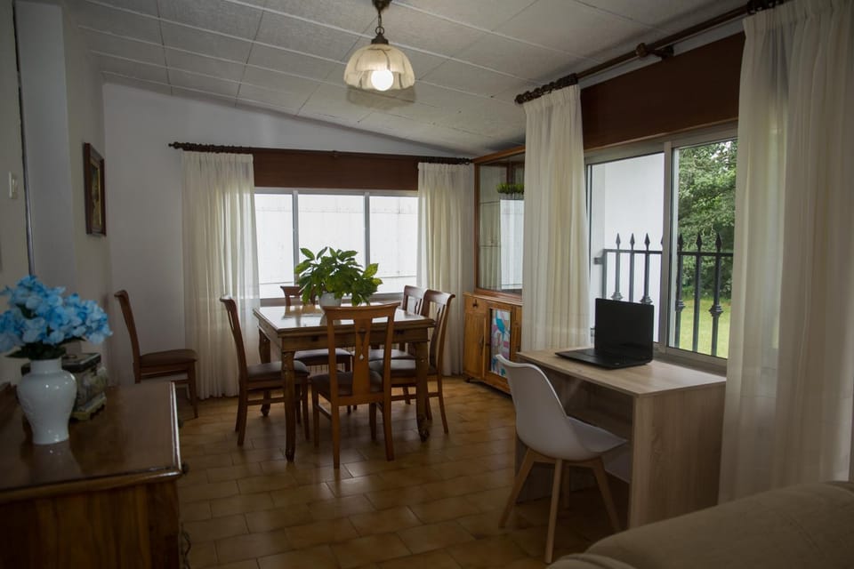 LA CASA DEL RÍO - A 13 kilómetros de Santiago House in Galicia