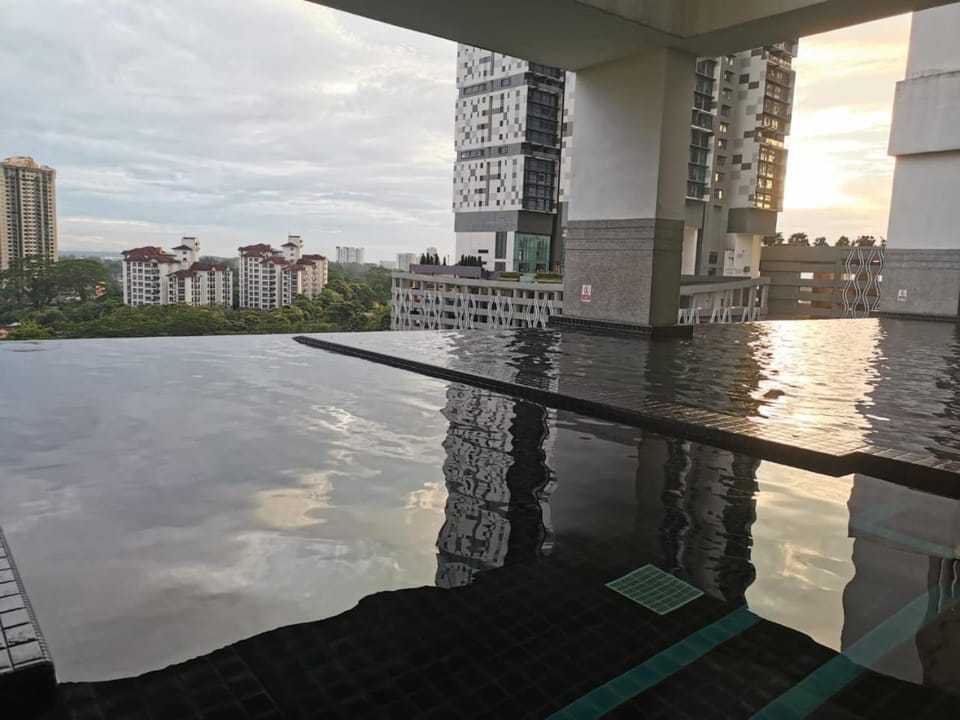 Twin Galaxy 6Pax 2Bedroom High floor with balcony Netflix WiFi Apartment in Johor Bahru