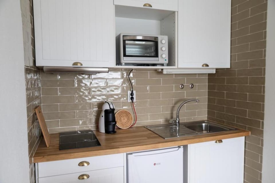 Kitchen or kitchenette, pet friendly, stove