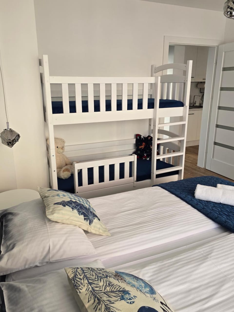 SOLEK, Apartamenty hotelowe i pokoje gościnne ze śniadaniem, przyjazne zwierzętom, wyjątkowe, z widokiem na Jezioro Jamno i w bardzo bliskiej odległości od morza Apartment in West Pomeranian Voivodeship, Poland