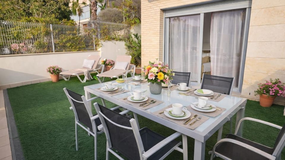 Spring, Day, Garden, Balcony/Terrace, Dining area, Garden view