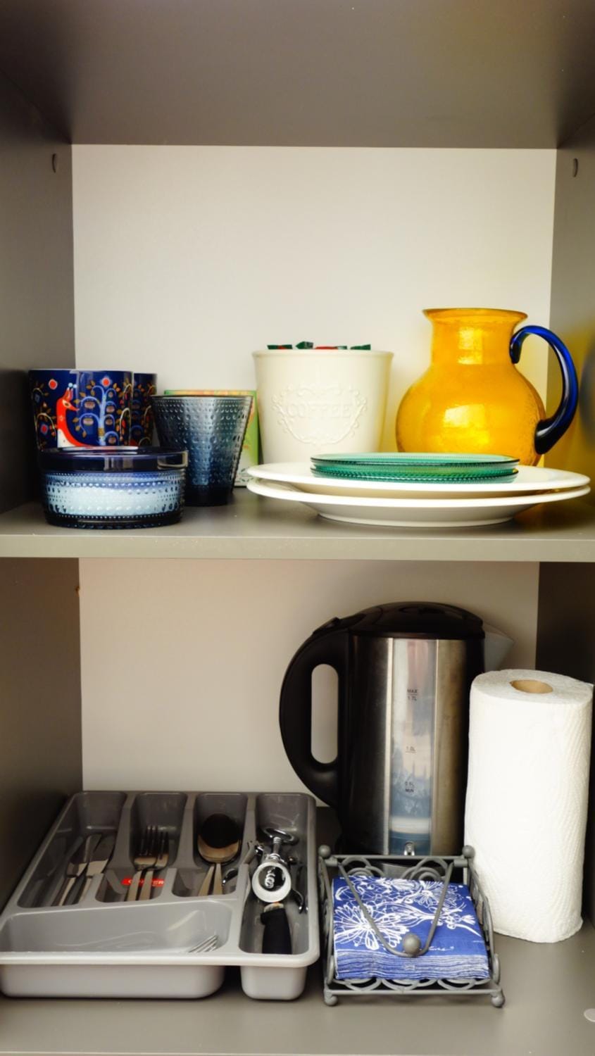 Coffee/tea facilities, microwave