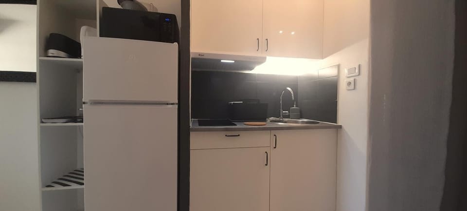 Kitchen or kitchenette, stove