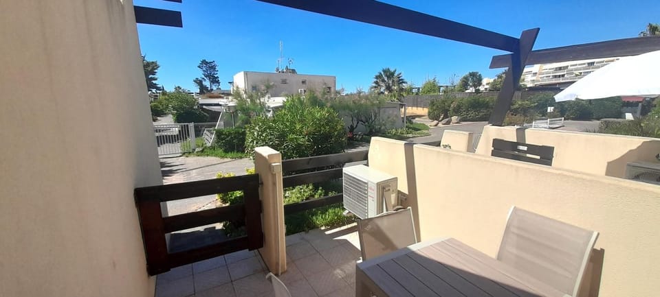 Property building, Day, View (from property/room), Balcony/Terrace, Dining area