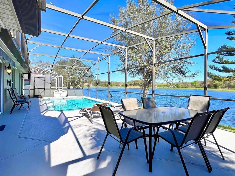 Lovely Lakeside 4-Bed Pool Home at Villa Sol-3125 House in Kissimmee