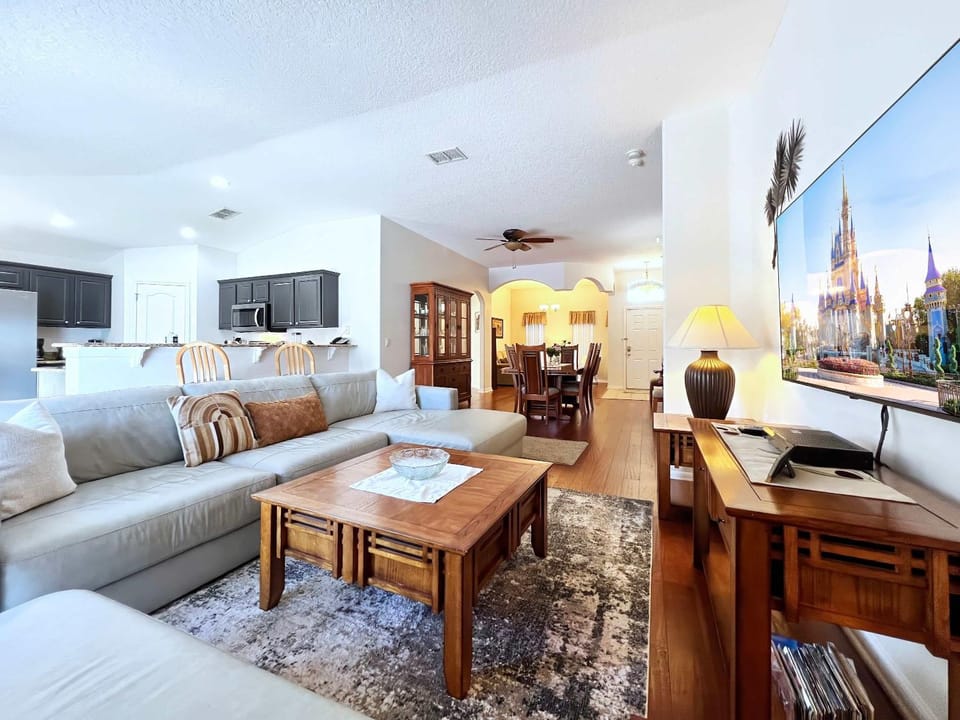 Lovely Lakeside 4-Bed Pool Home at Villa Sol-3125 House in Kissimmee