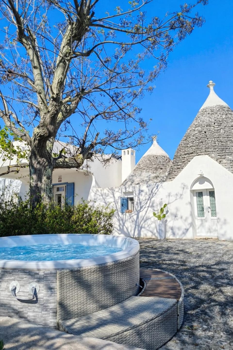 Property building, Day, Hot Tub