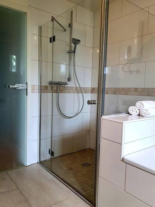 Shower, Bathroom, towels