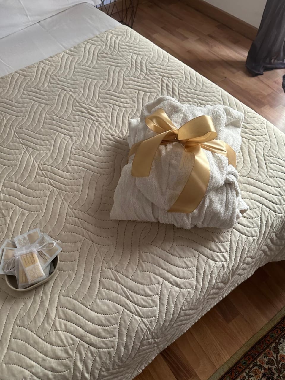Bedroom, towels
