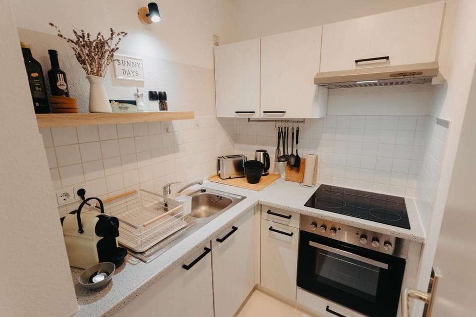 Coffee/tea facilities, pet friendly, stove, toaster