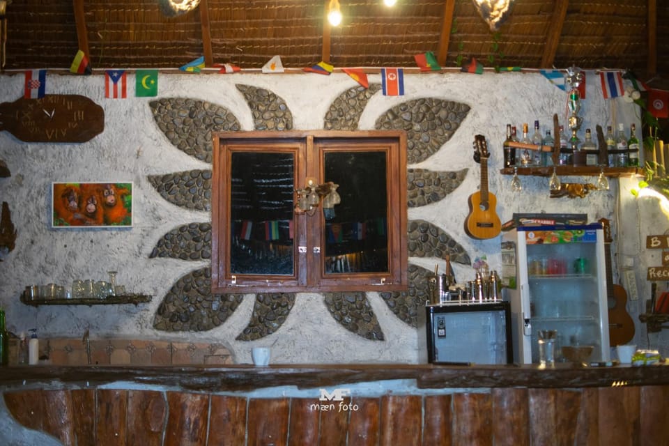 Lounge or bar, Food and drinks