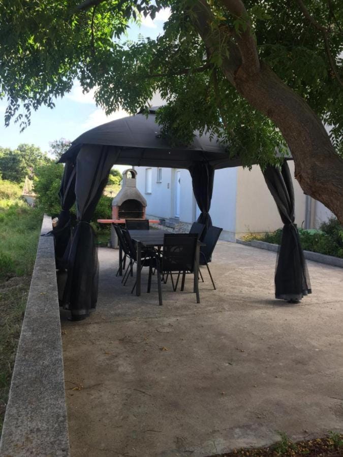 Garden, Dining area