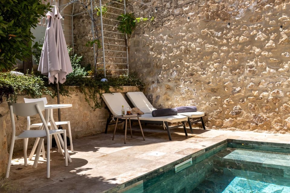 Pool view, Swimming pool, sunbed