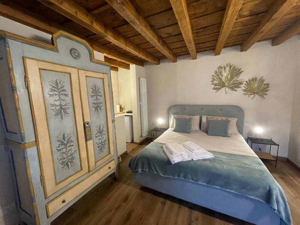 Bed, Kitchen or kitchenette, Photo of the whole room, Bedroom, wardrobe