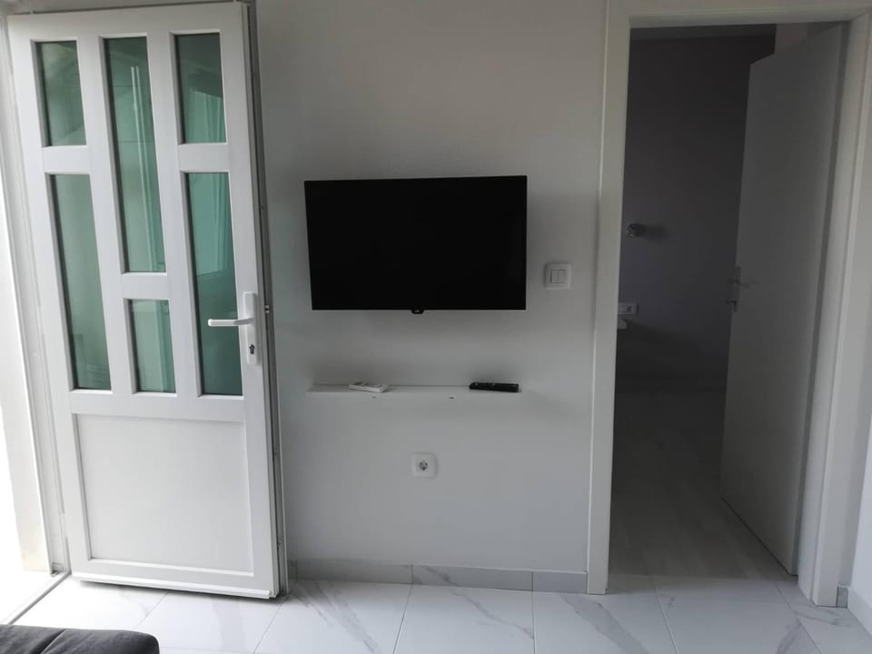 Apartman Čarija 2 Apartment in Šibenik-Knin County, Croatia