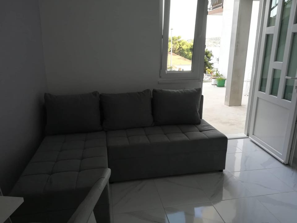 Apartman Čarija 2 Apartment in Šibenik-Knin County, Croatia