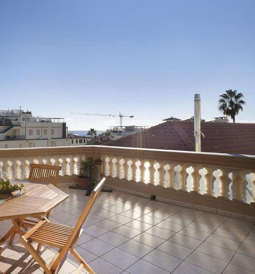 Linusa Home Apartment in Sanremo