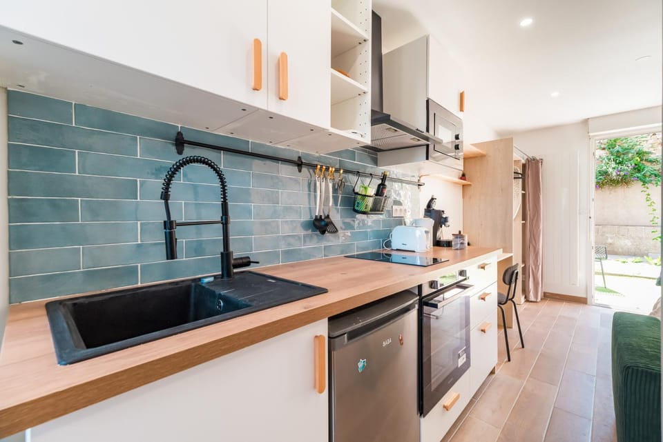 NEW ! Le Coeur de ville avec terrasse! Parking Apartment in Brittany