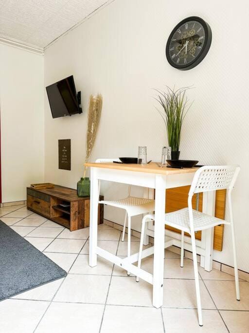 NEW ! Le Coeur de ville avec terrasse! Parking Apartment in Brittany