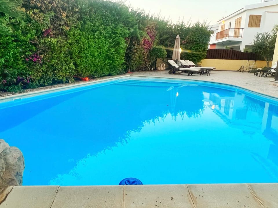 Pool view, Swimming pool, sunbed