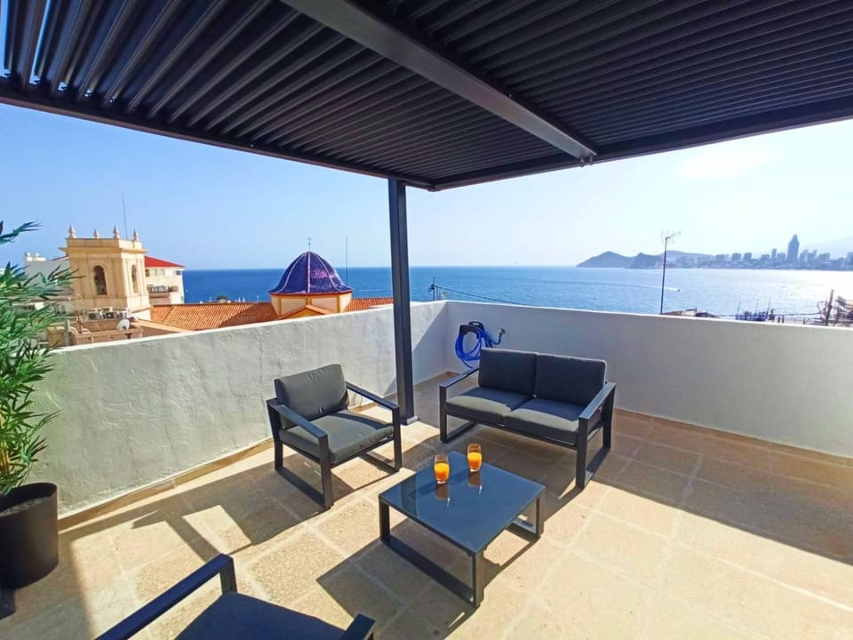 View (from property/room), Balcony/Terrace, Landmark view, Sea view