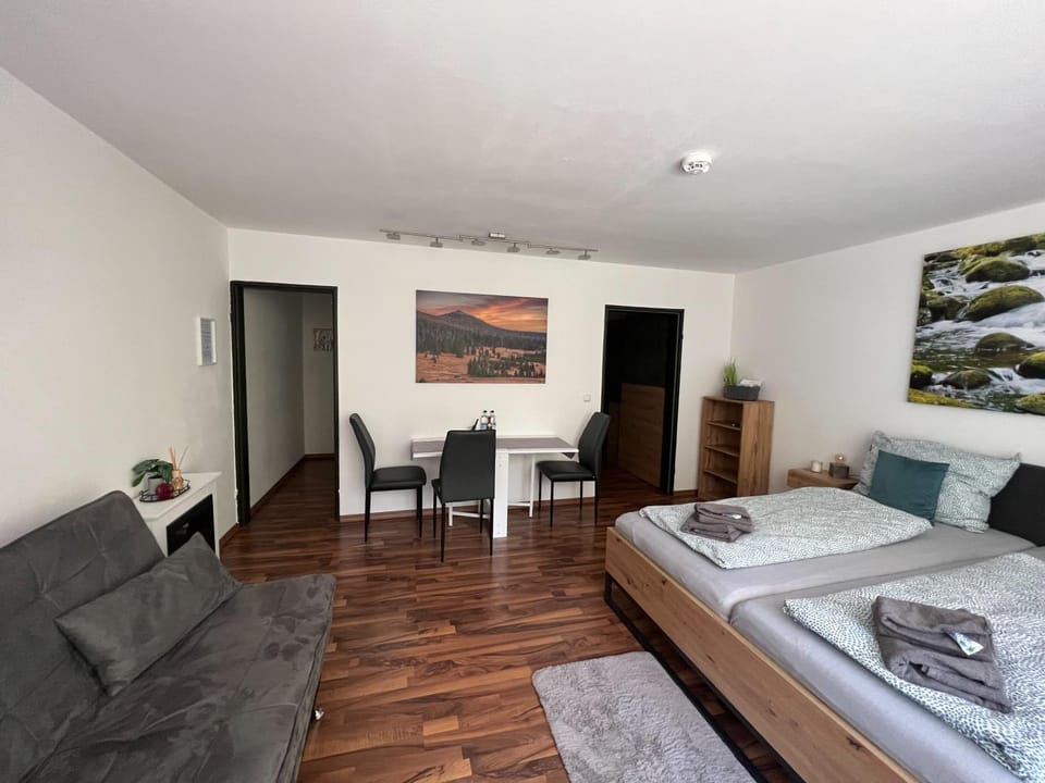 Staff, Living room, Photo of the whole room, Seating area, Dining area