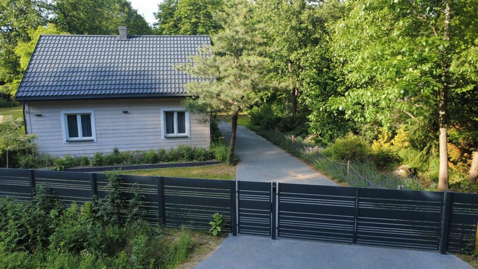 Property building, Day, Neighbourhood, Natural landscape, Garden, Garden view, Street view
