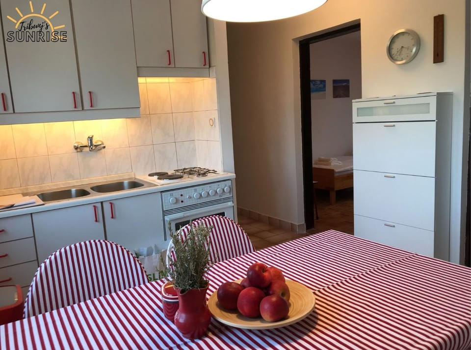 Kitchen or kitchenette, Dining area, pet friendly