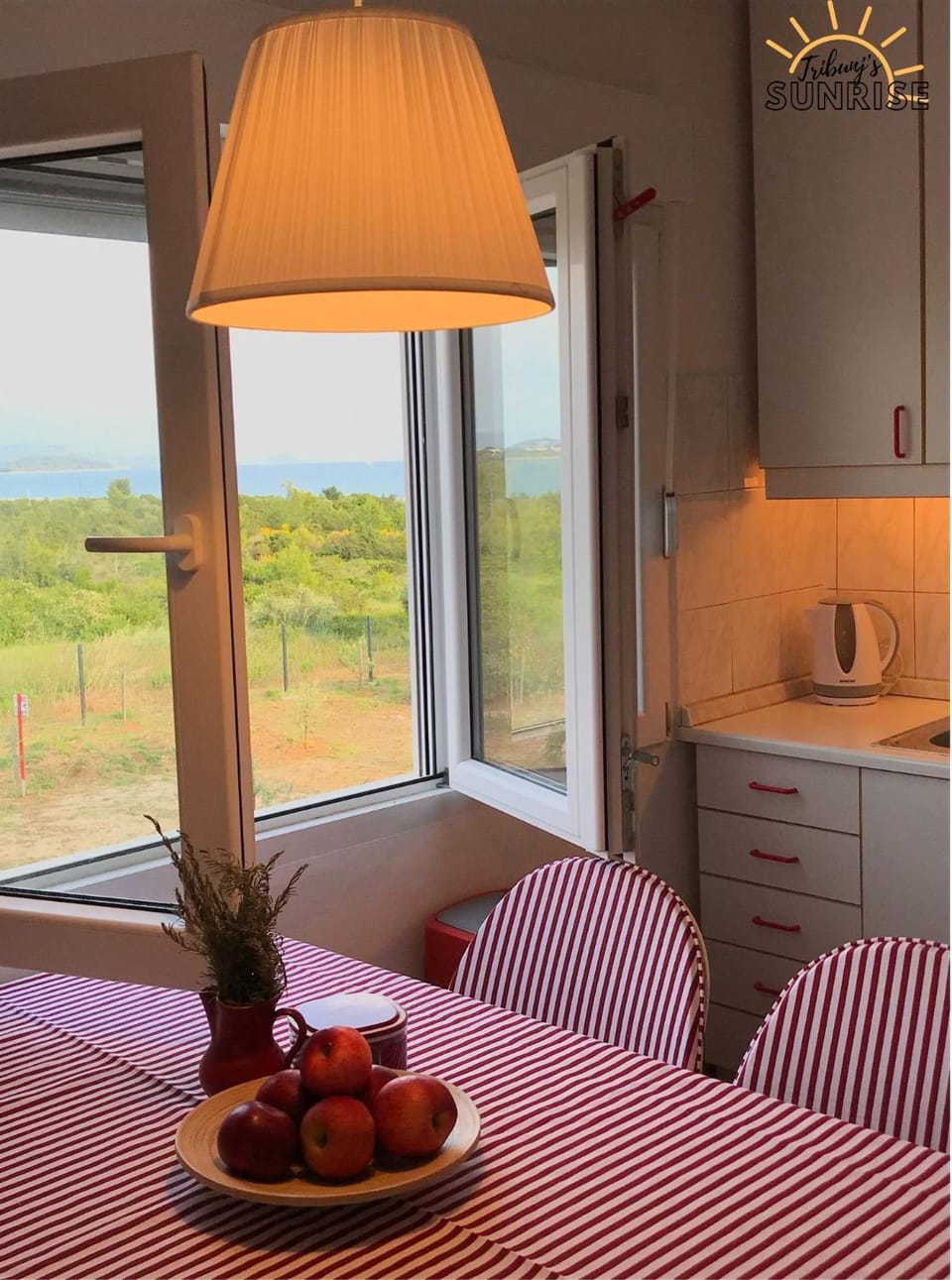 Kitchen or kitchenette, Dining area, Sea view