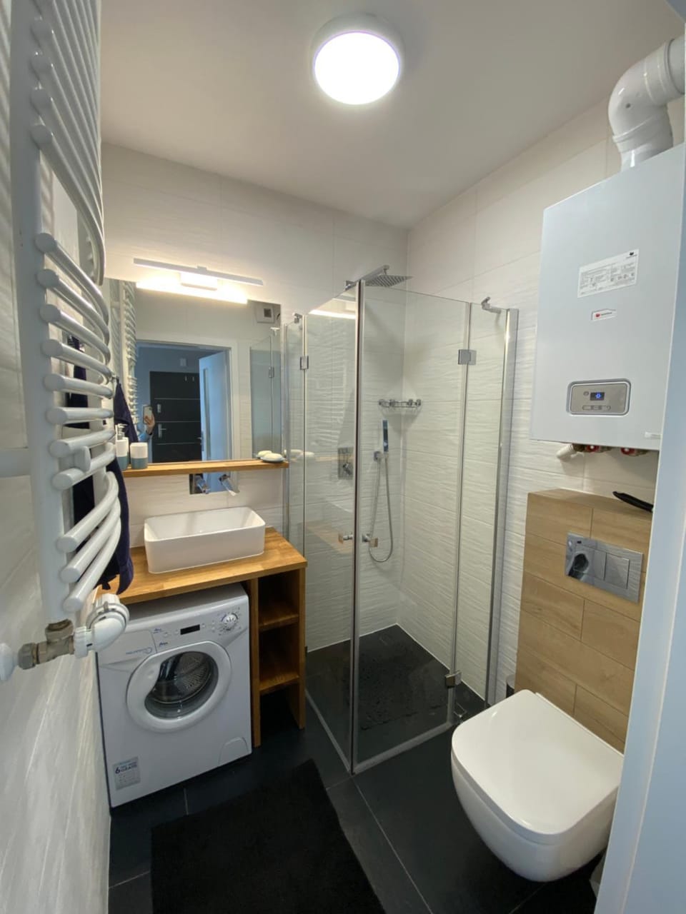 Shower, Toilet