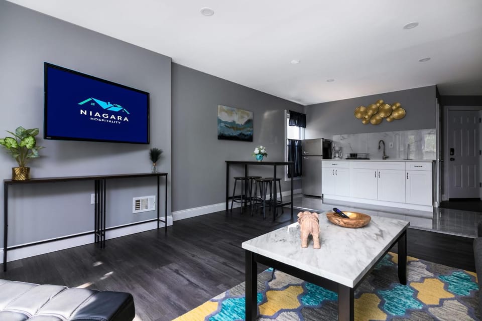 Quaint 1 Bedroom Apartment Sleeps Near Niagara Falls & Casino Apartment in Niagara Falls