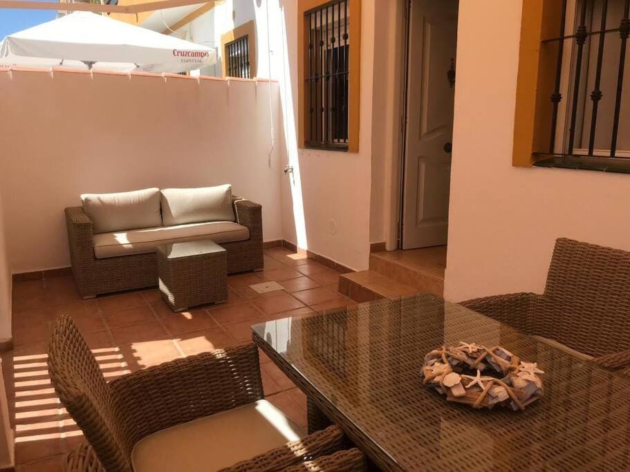 Apartamento con porche y piscina Apartment in Chiclana de la Frontera