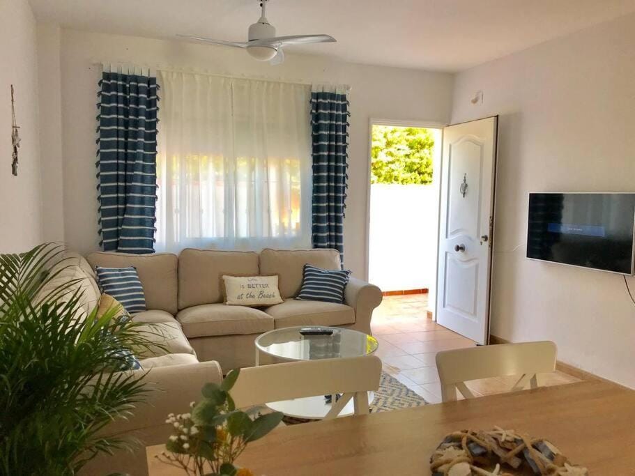 Apartamento con porche y piscina Apartment in Chiclana de la Frontera