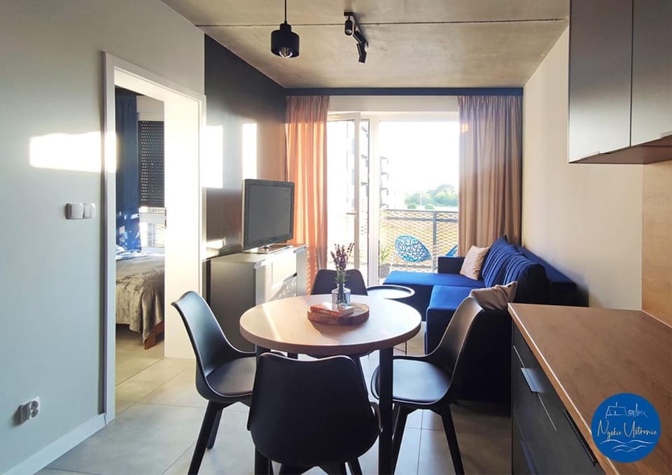 Kitchen or kitchenette, Seating area