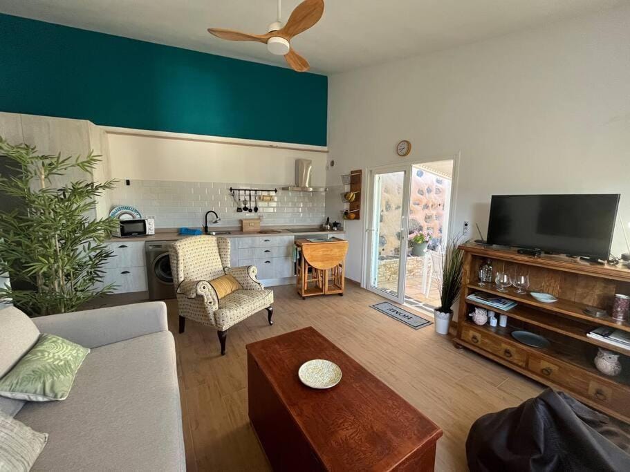 Communal lounge/ TV room, Kitchen or kitchenette, Living room, Dining area