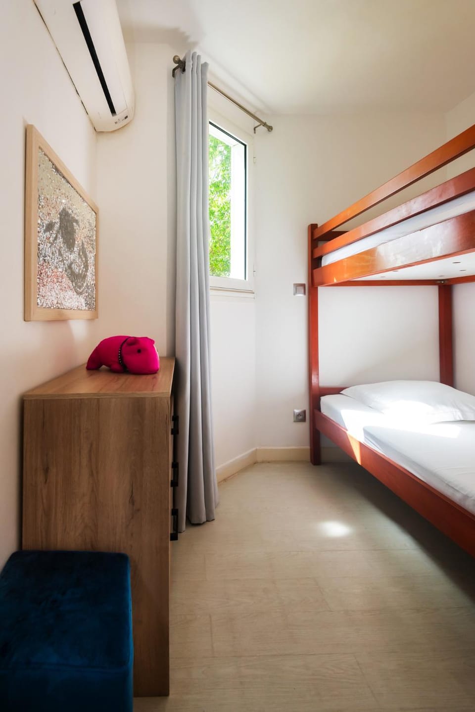 Bedroom, bunk bed