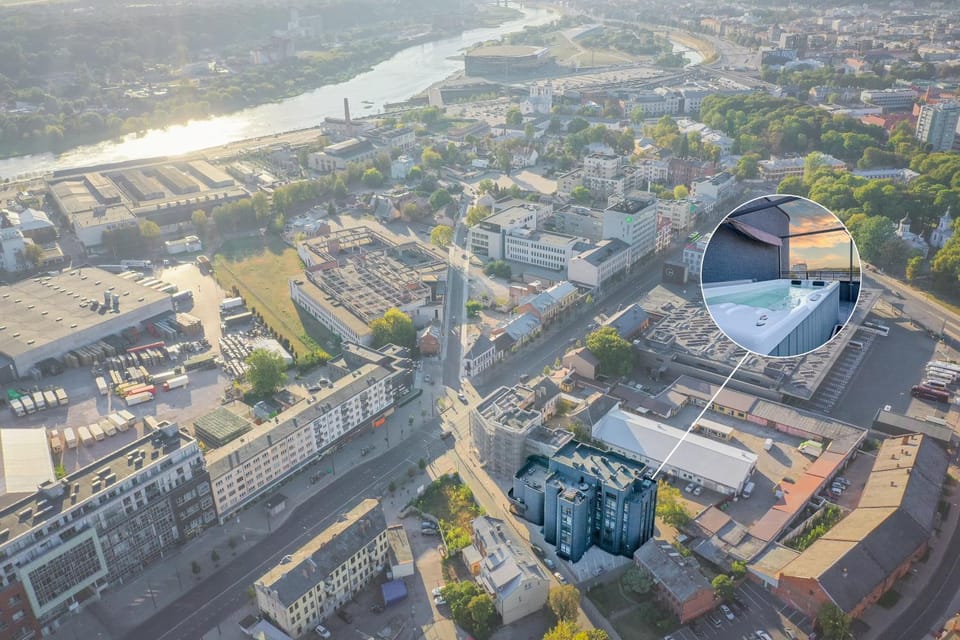 Nearby landmark, Facade/entrance, Hot Tub, View (from property/room), Balcony/Terrace, Balcony/Terrace, Lounge or bar, City view, Landmark view, River view, Supermarket/grocery shop, Shopping Area, Seasons, Sunrise, Sunset, Bath, Parking, hair dresser, sunbed