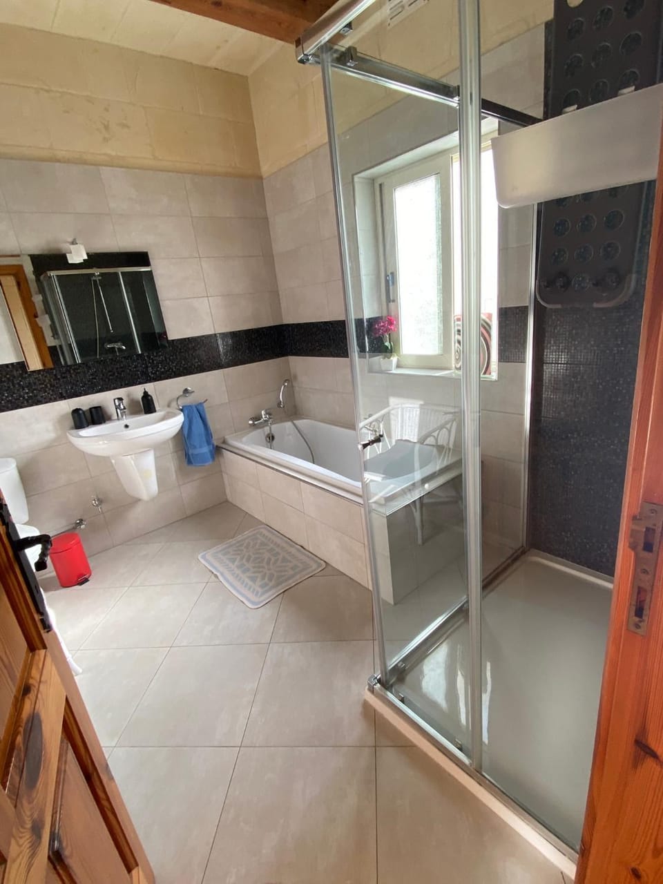 Bathroom, Bath, towels