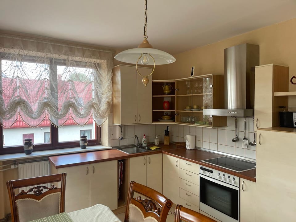 Kitchen or kitchenette, Dining area, pet friendly, stove, toaster