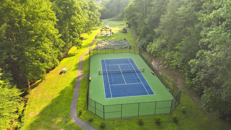 Yoli Bear Hideaway Chalet in Sevier County