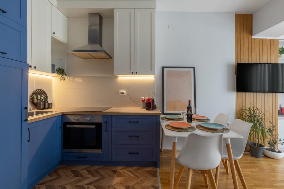 Kitchen or kitchenette, Dining area, oven, kitchen