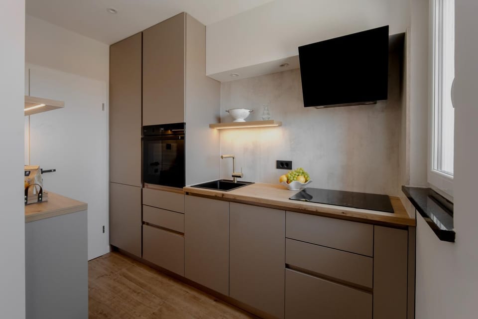 Kitchen or kitchenette, oven, stove
